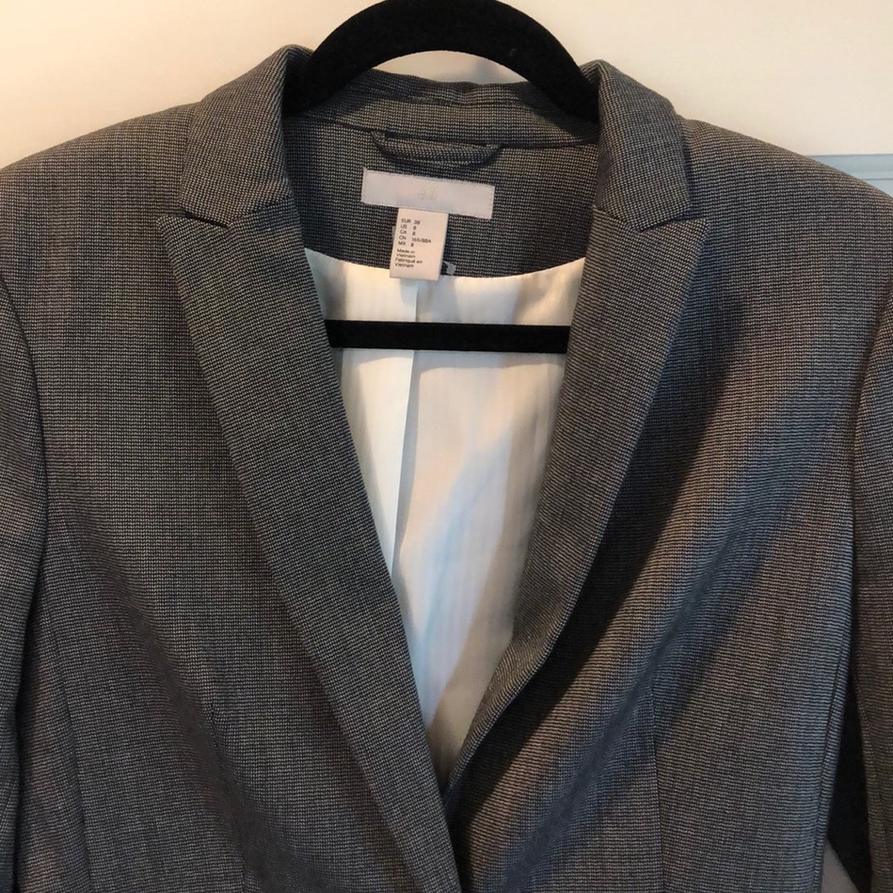 H&M • Patterned Blazer - Picture 2 of 6